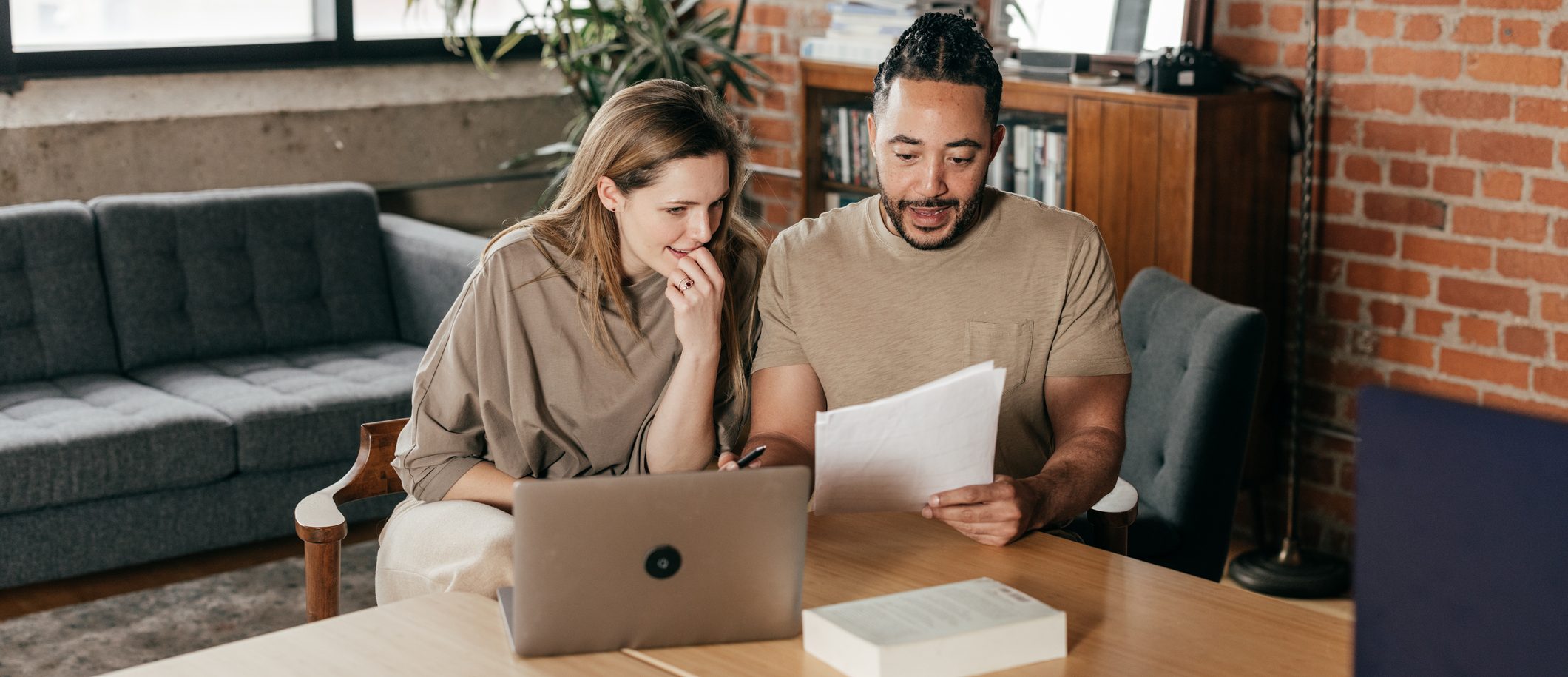 Man and woman reviewing fixed rate electricity bills with computer